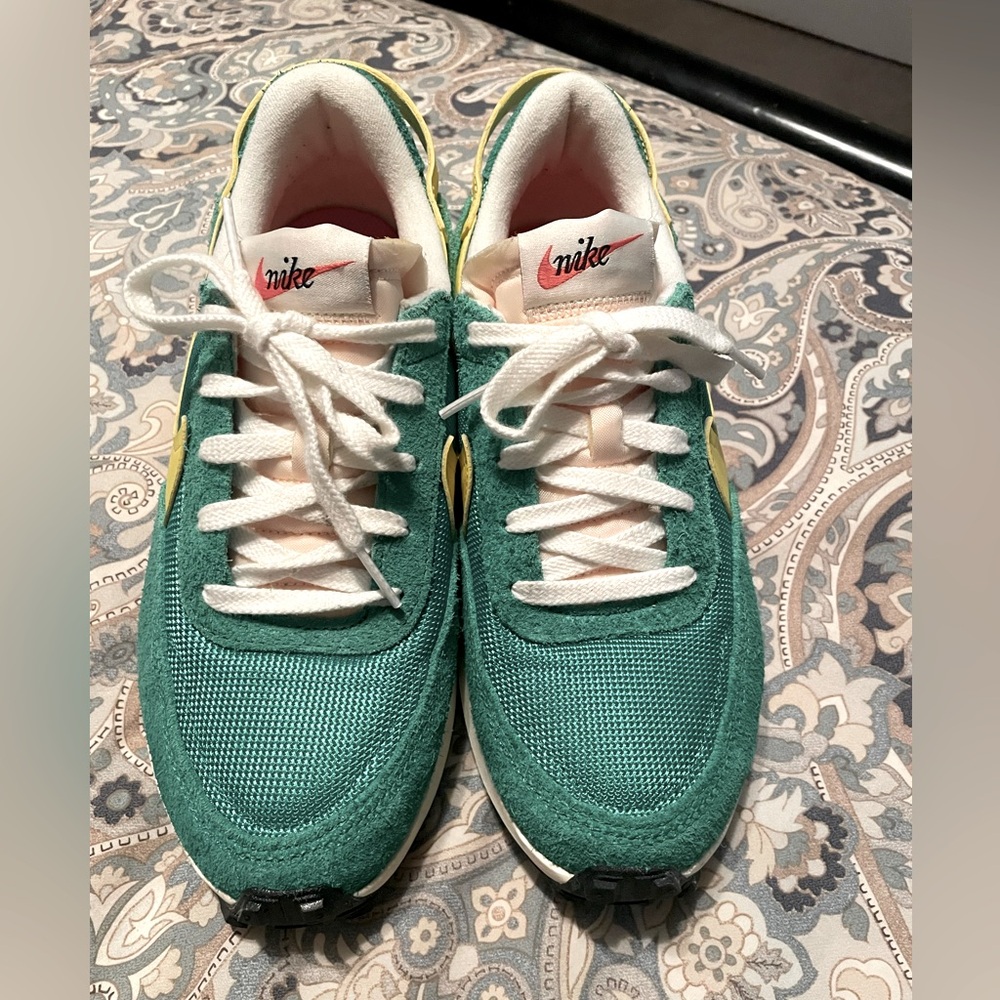 Nike Women’s  Waffle Debut Vintage